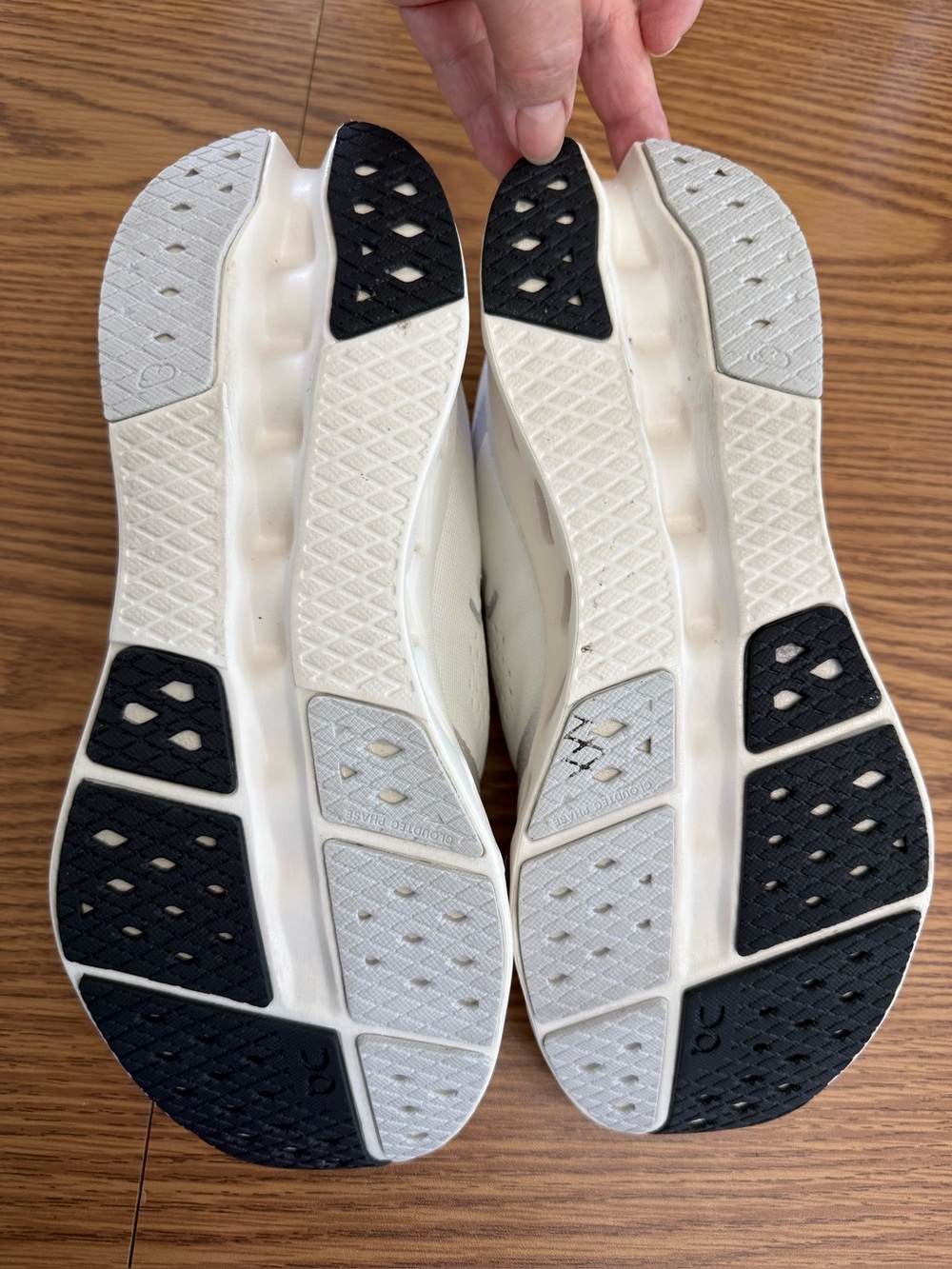 On Cloud Cloudsurfer Womens Running Shoes White Size 9 - Picture 7 of 9